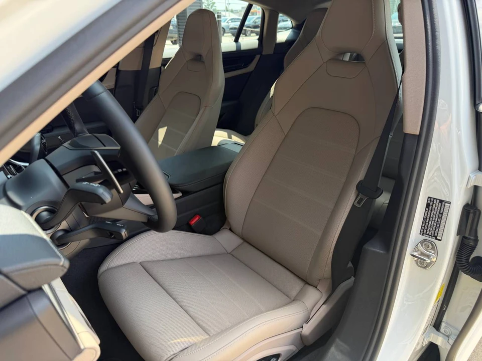 2026 Porsche 976 Panamera - Image 5 of 5