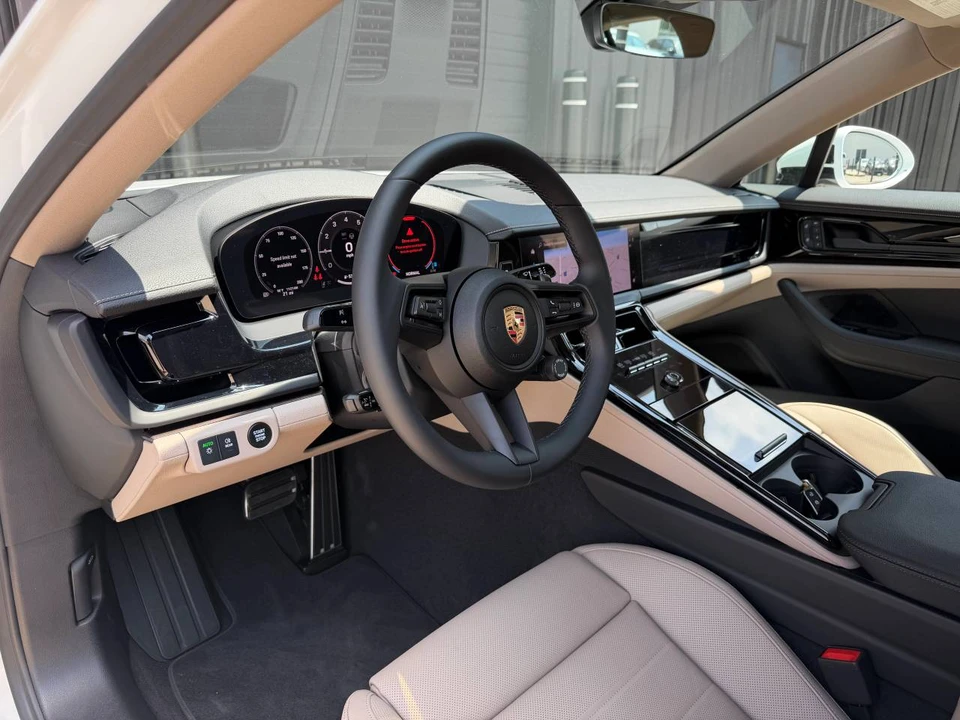 2026 Porsche 976 Panamera - Image 4 of 5