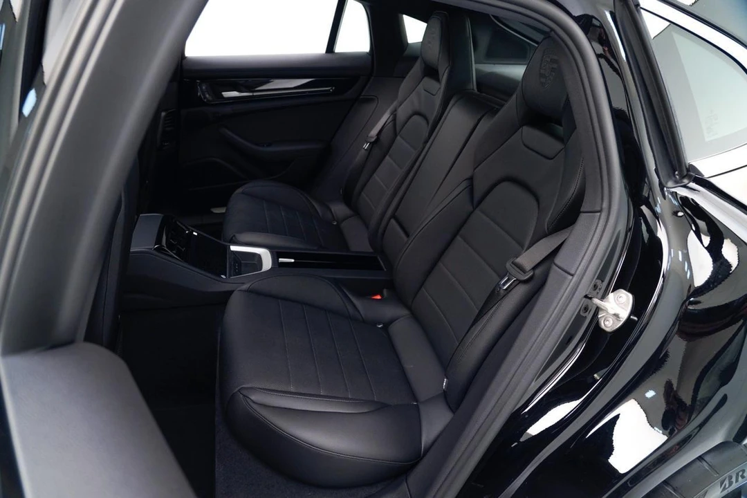 2026 Porsche Panamera - Image 27 of 29