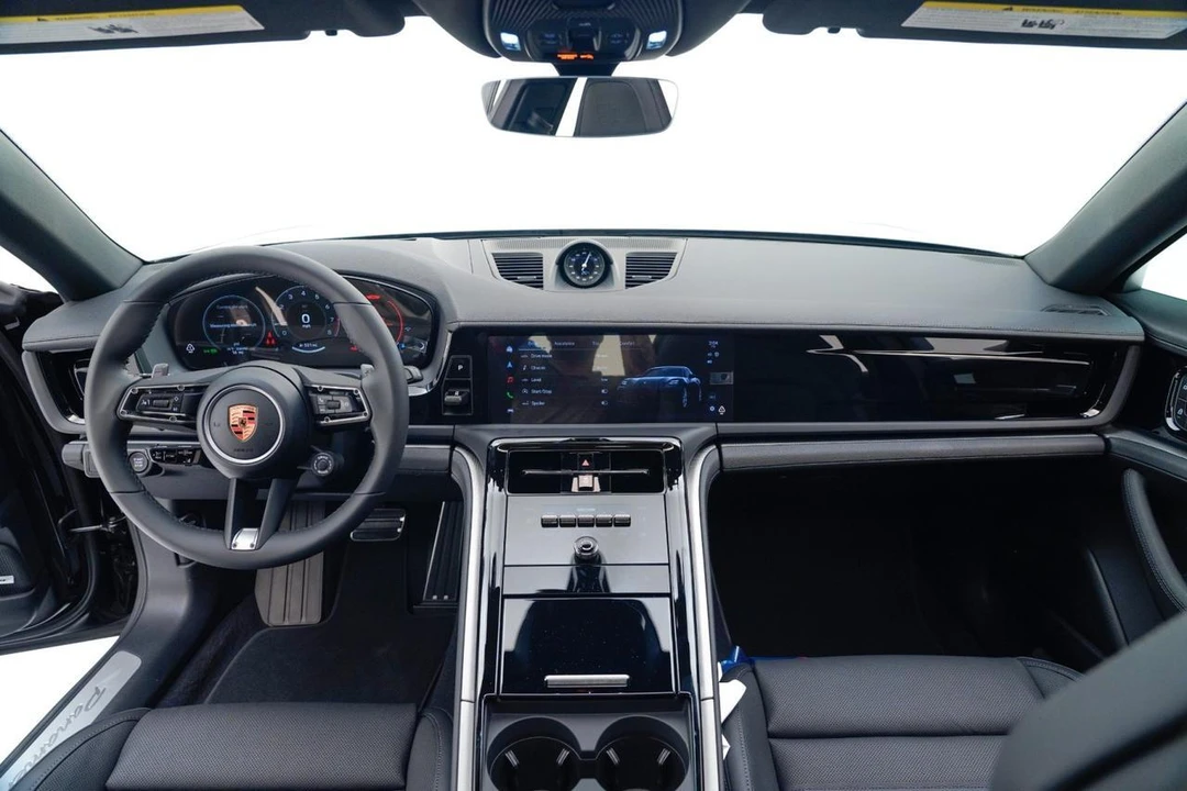 2026 Porsche Panamera - Image 28 of 29