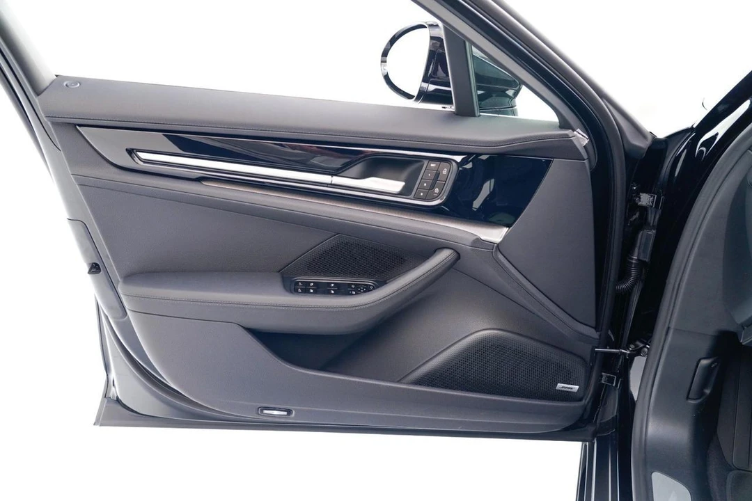 2026 Porsche Panamera - Image 19 of 29
