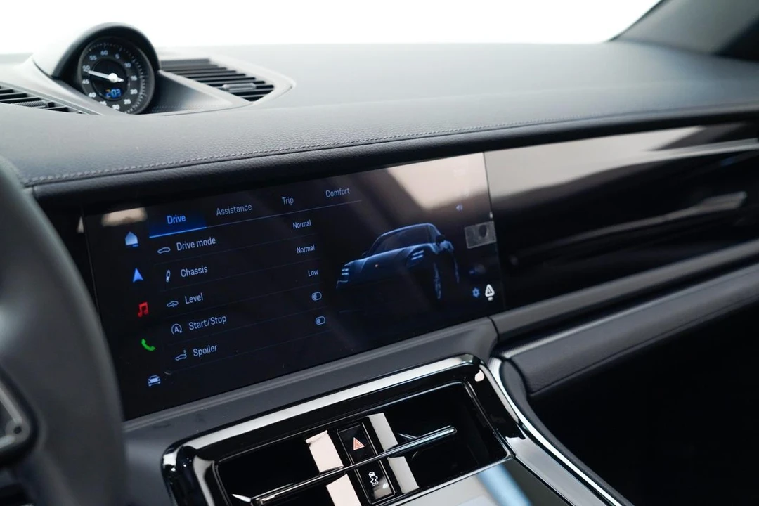 2026 Porsche Panamera - Image 23 of 29