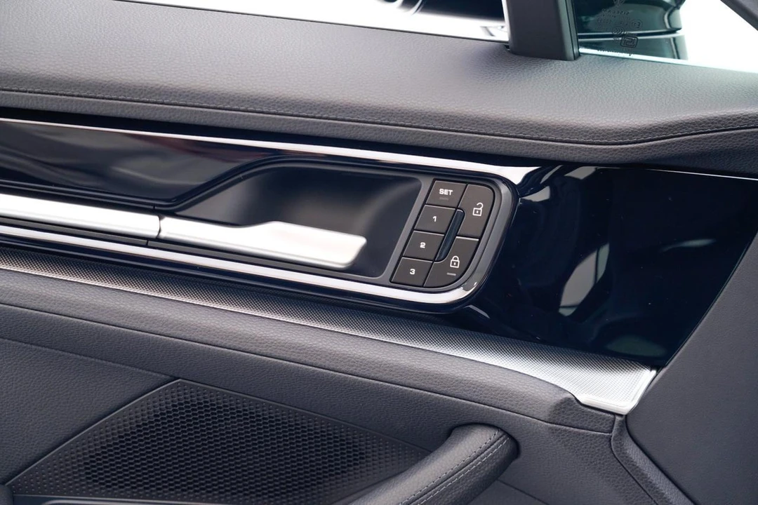 2026 Porsche Panamera - Image 20 of 29
