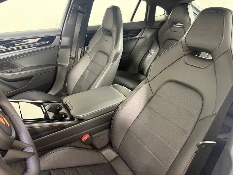 2026 Porsche 976 Panamera - Image 5 of 5