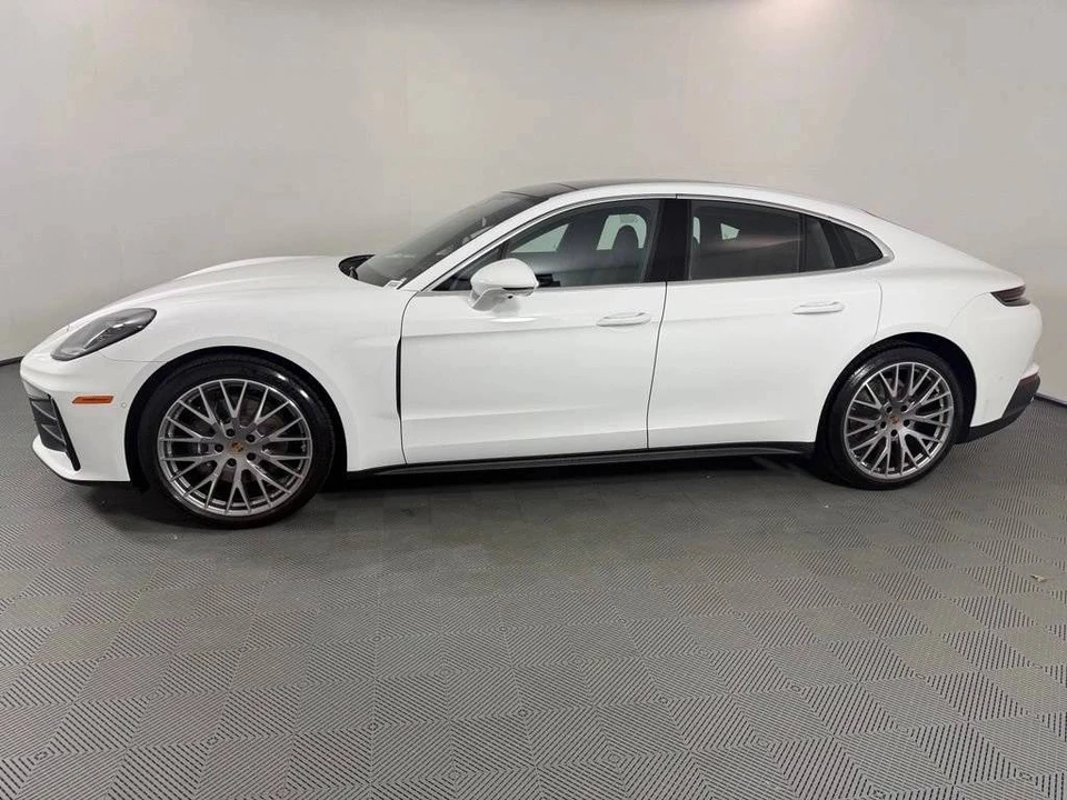 2026 Porsche 976 Panamera - Image 2 of 5