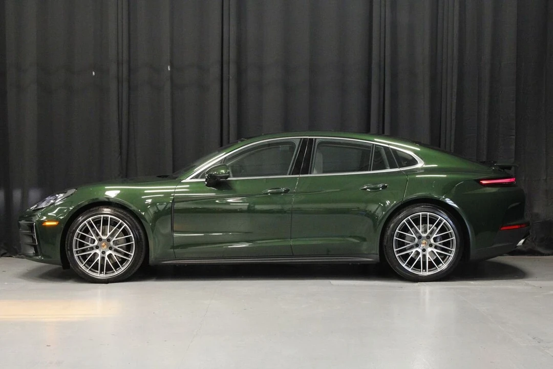 2026 Porsche 976 Panamera - Image 2 of 2