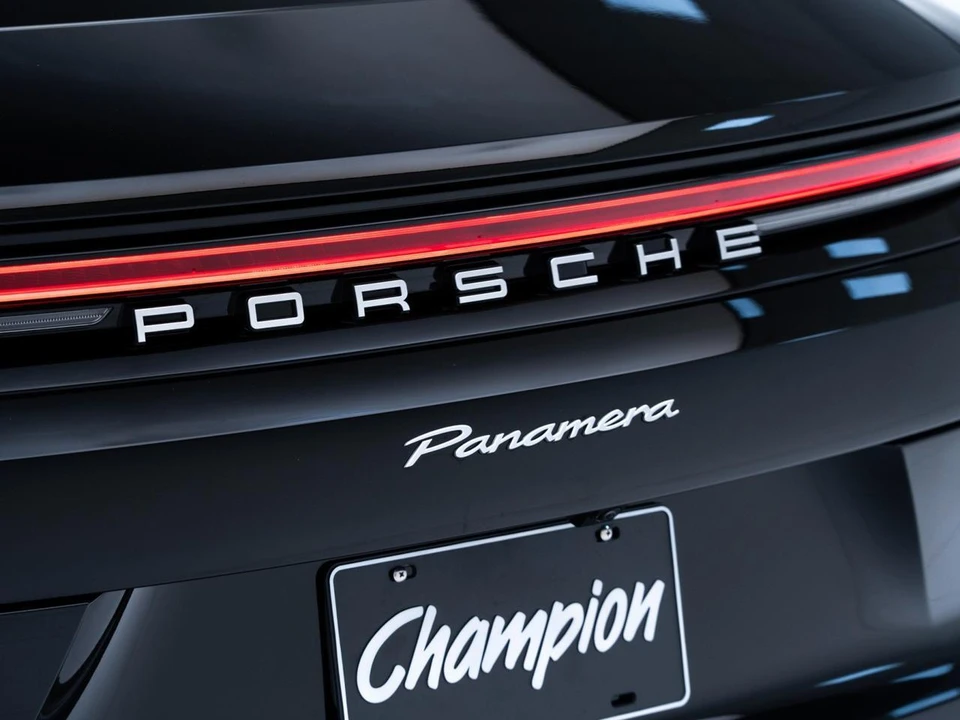2026 Porsche 976 Panamera - Image 13 of 26