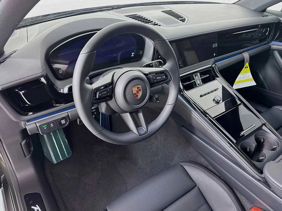 2026 Porsche 976 Panamera - Image 4 of 5