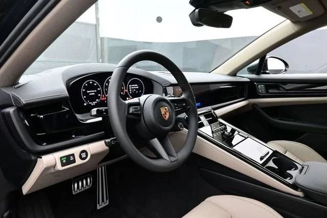 2026 Porsche 976 Panamera - Image 4 of 5