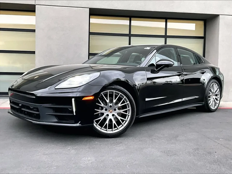 2026 Porsche 976 Panamera - Image 8 of 31
