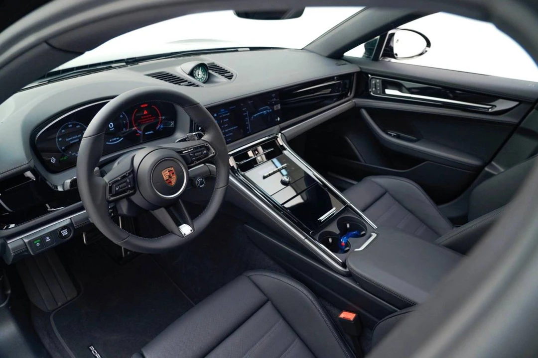 2026 Porsche 976 Panamera - Image 4 of 5