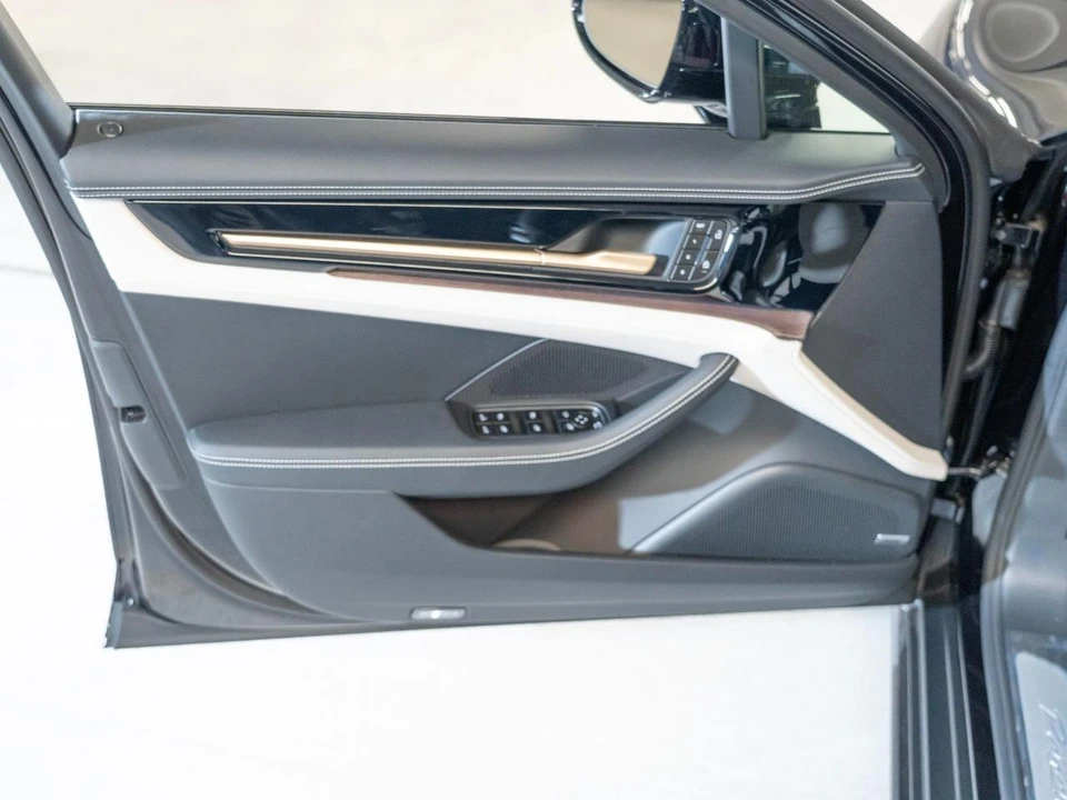 2026 Porsche 976 Panamera - Image 16 of 29