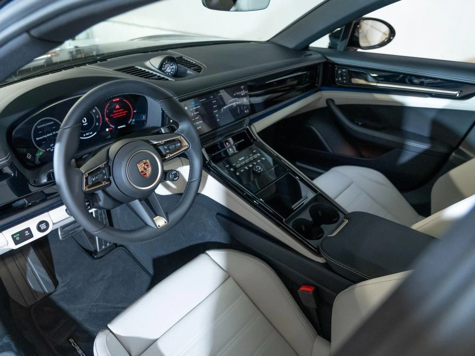 2026 Porsche 976 Panamera - Image 4 of 29
