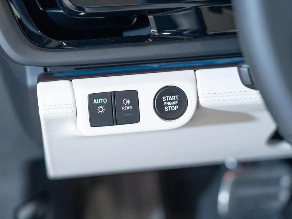 2026 Porsche 976 Panamera - Image 24 of 29