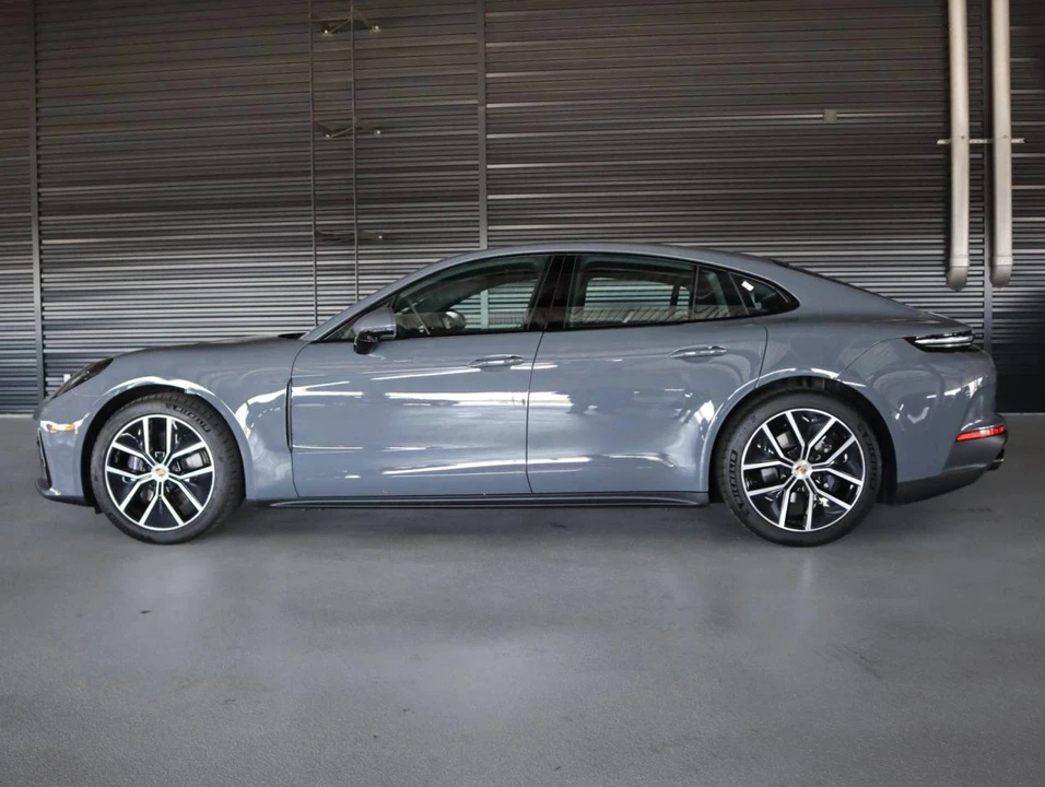2026 Porsche 976 Panamera - Image 2 of 4