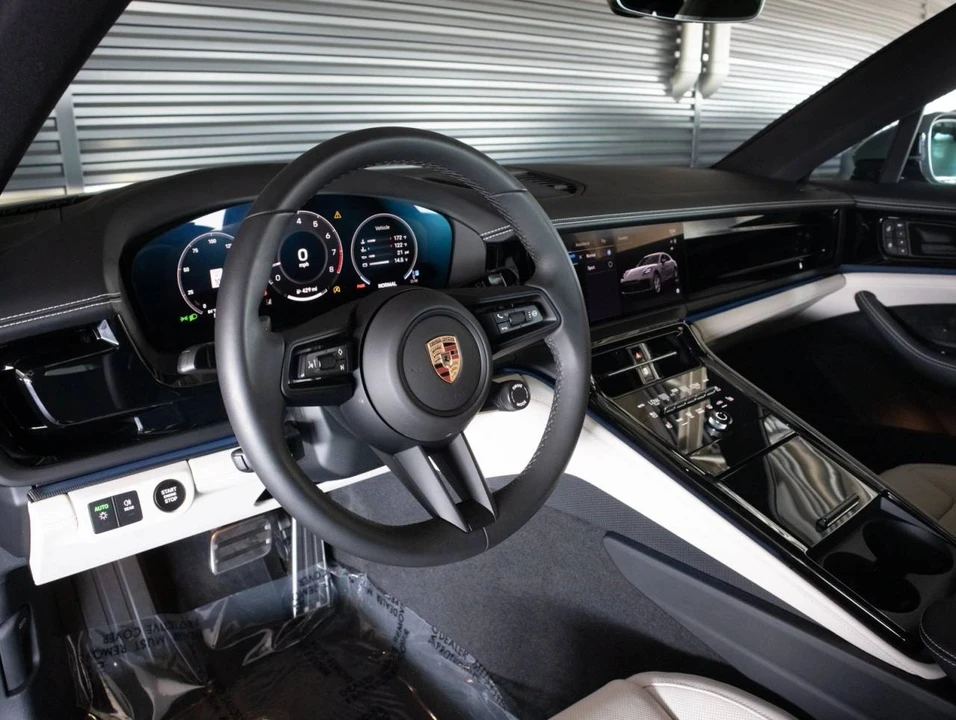 2026 Porsche 976 Panamera - Image 4 of 4