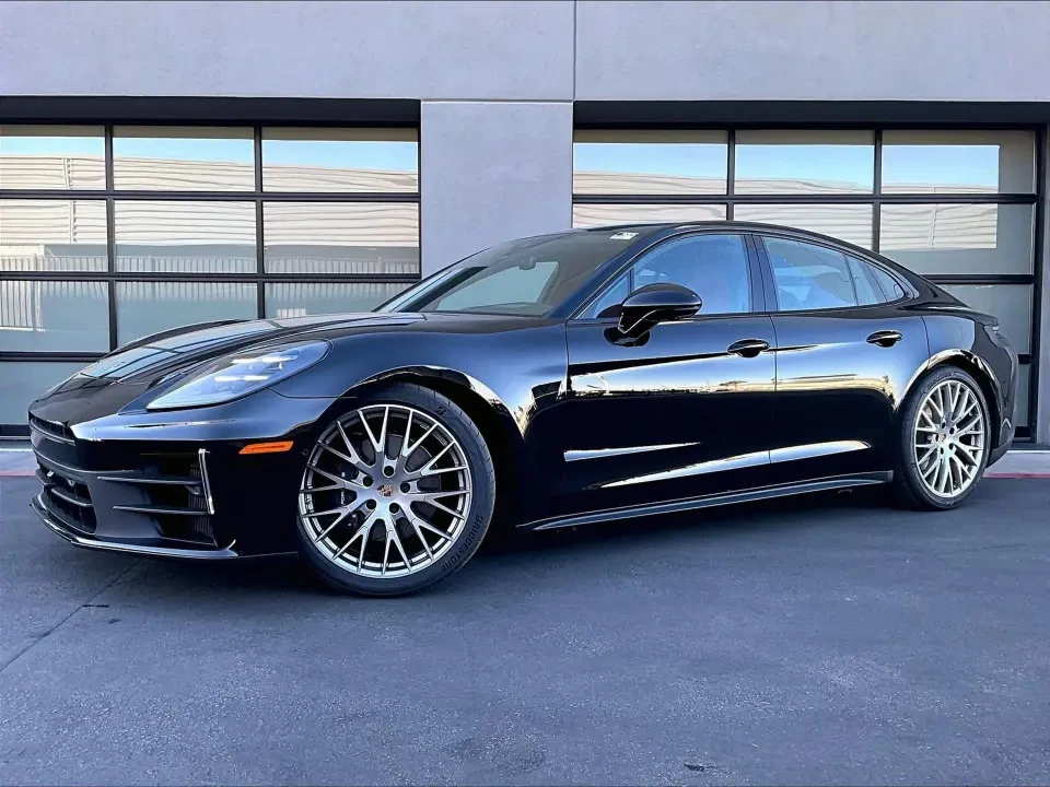 2026 Porsche 976 Panamera - Image 7 of 31