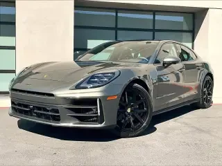2026 Porsche 976 Panamera - Image 5 of 31