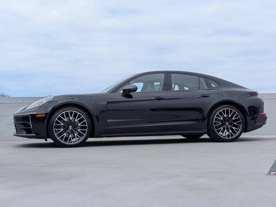 2026 Porsche 976 Panamera - Image 2 of 4