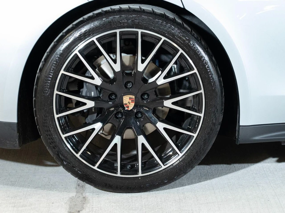 2026 Porsche 976 Panamera - Image 11 of 27