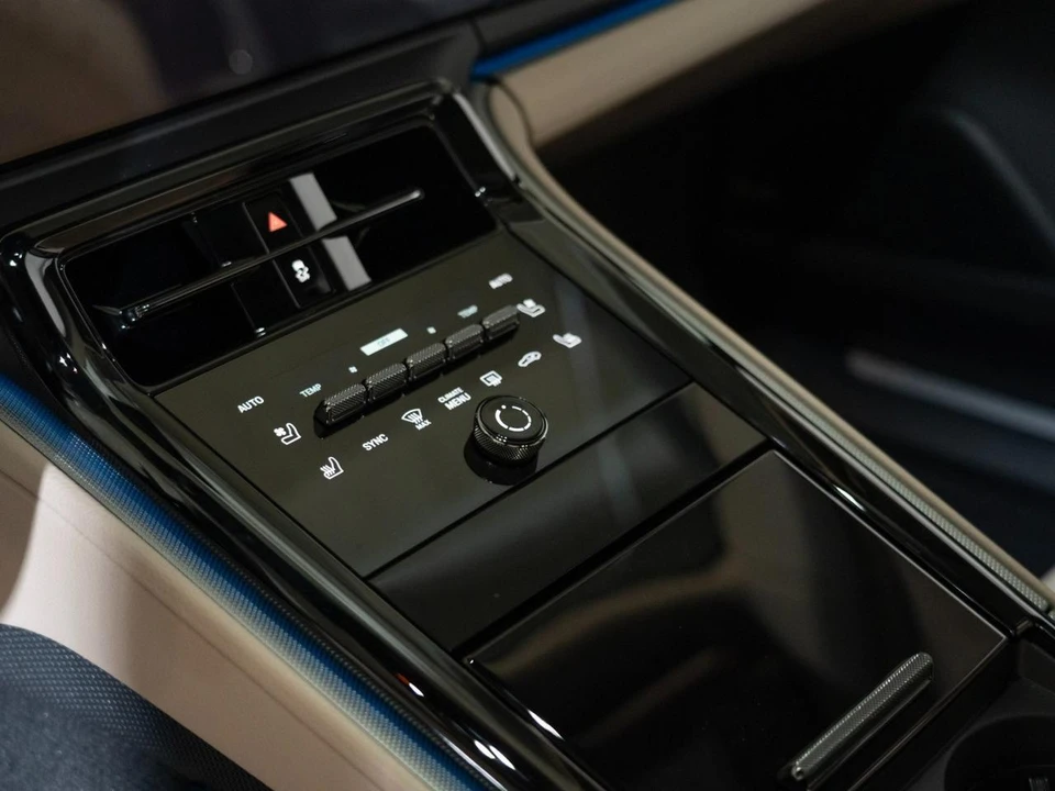 2026 Porsche 976 Panamera - Image 20 of 27