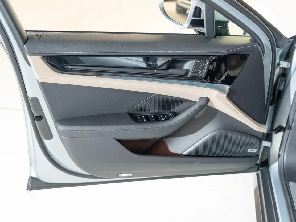 2026 Porsche 976 Panamera - Image 16 of 27