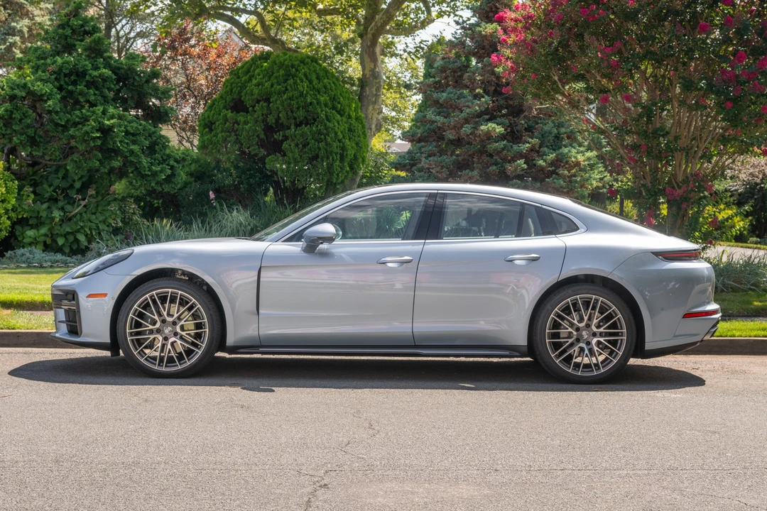 2026 Porsche 976 Panamera - Image 8 of 31