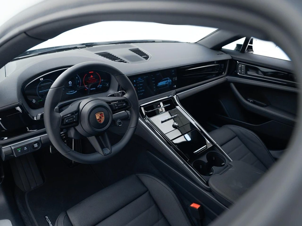 2026 Porsche Panamera - Image 4 of 29