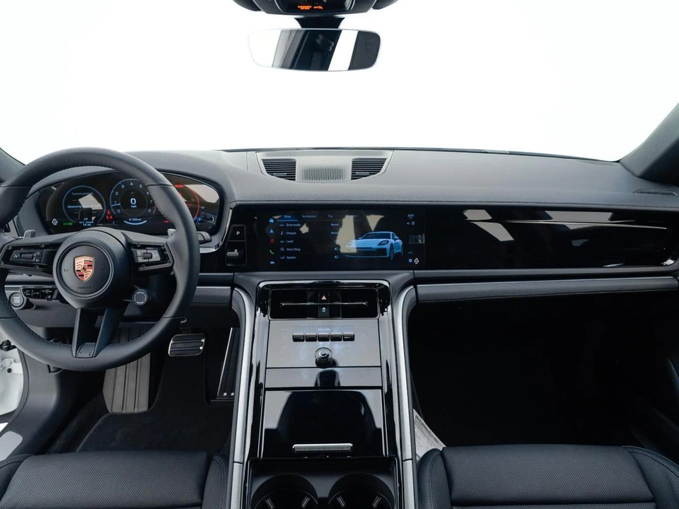 2026 Porsche Panamera - Image 28 of 29
