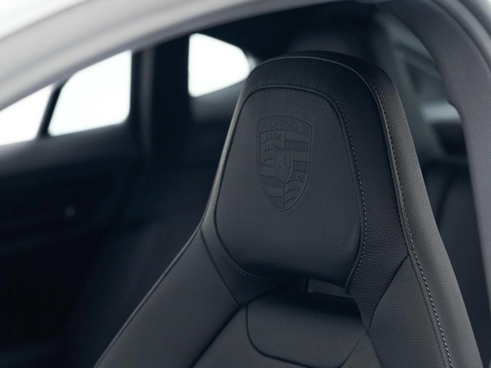 2026 Porsche Panamera - Image 18 of 29