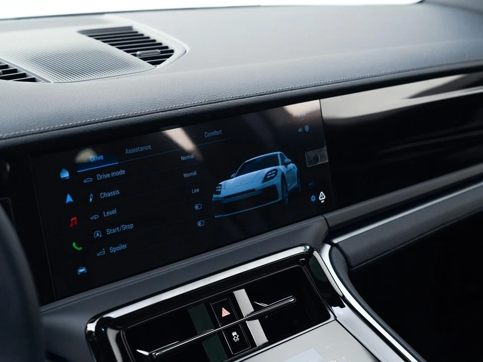 2026 Porsche Panamera - Image 23 of 29