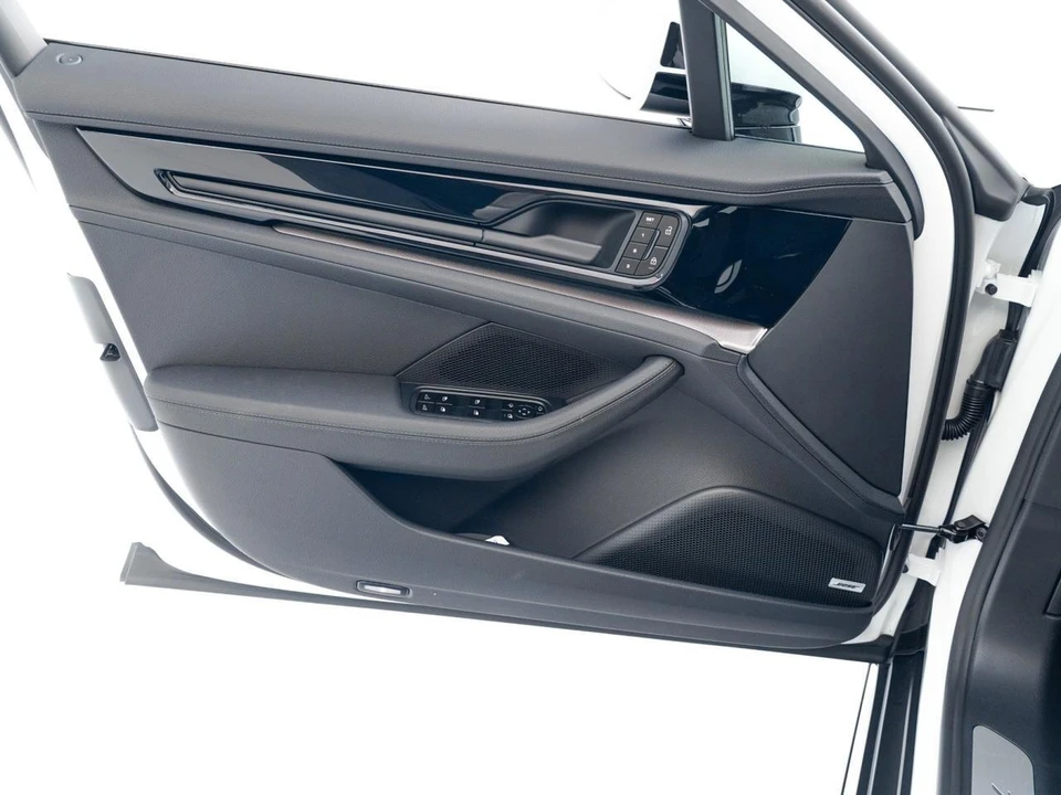 2026 Porsche Panamera - Image 20 of 29