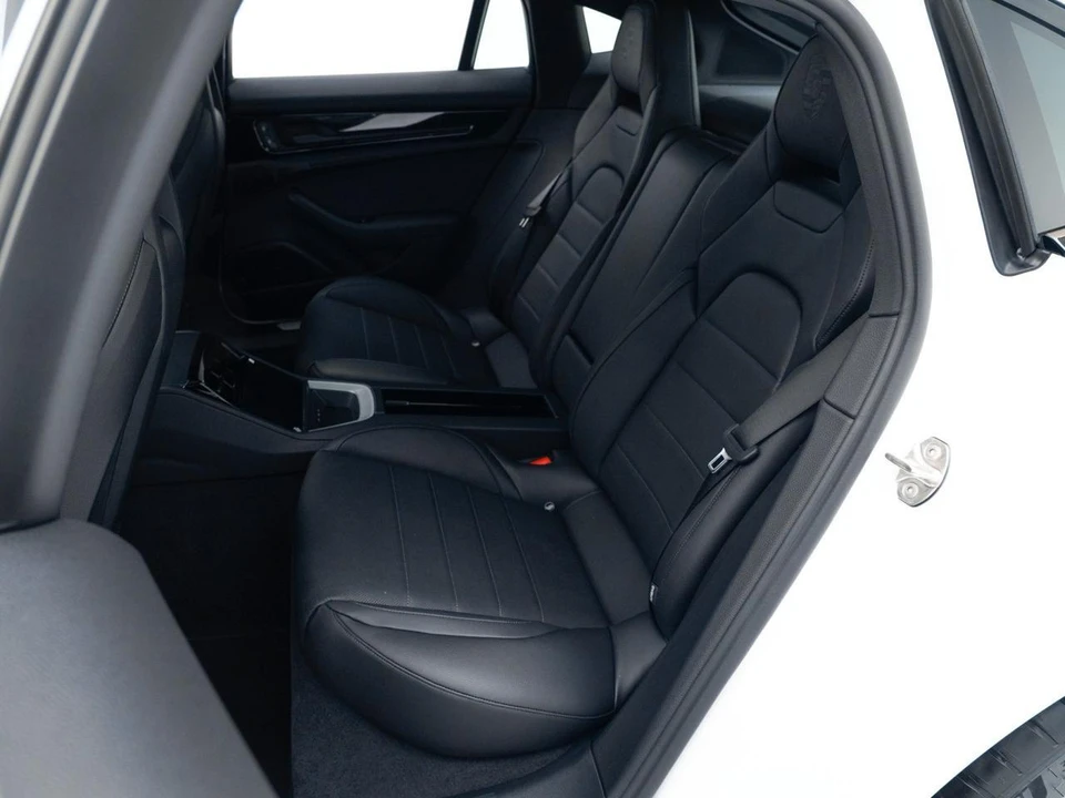 2026 Porsche Panamera - Image 27 of 29