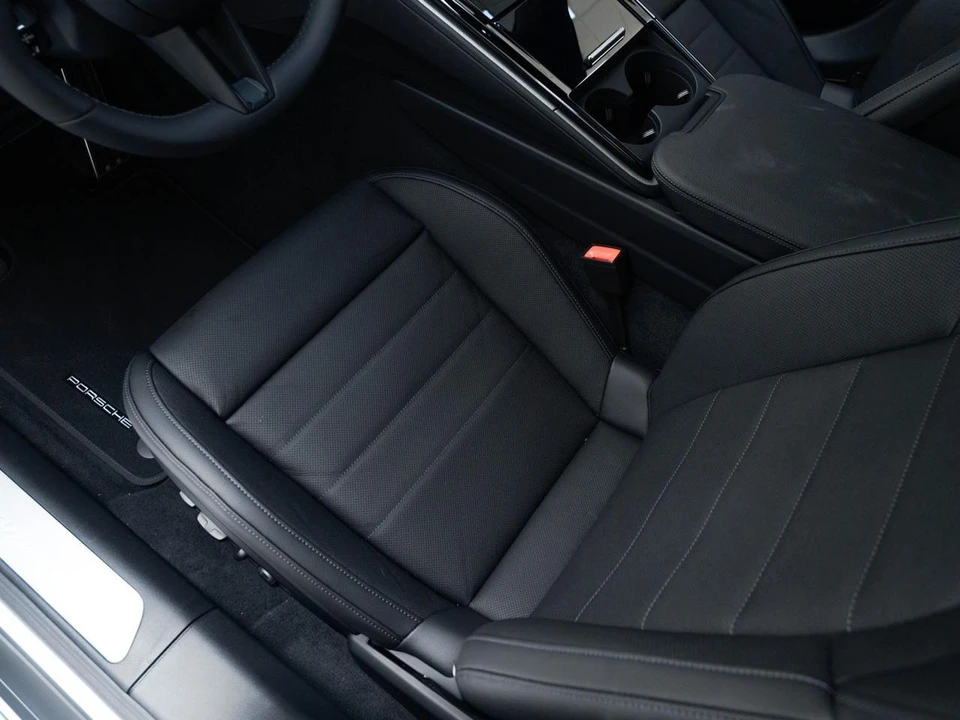 2026 Porsche Panamera - Image 16 of 29