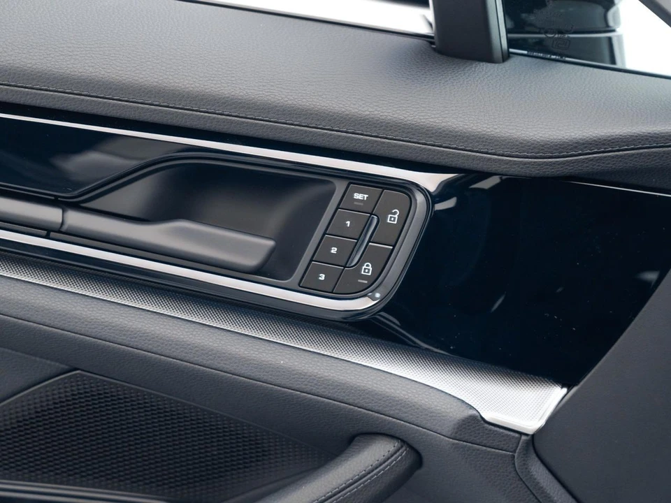 2026 Porsche Panamera - Image 21 of 29