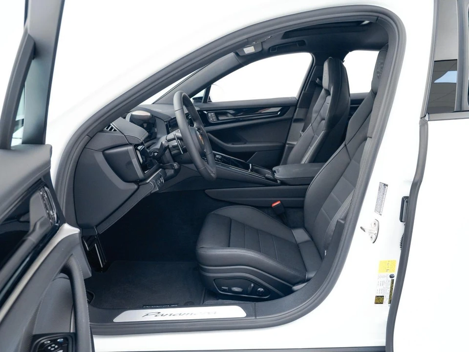 2026 Porsche Panamera - Image 17 of 29