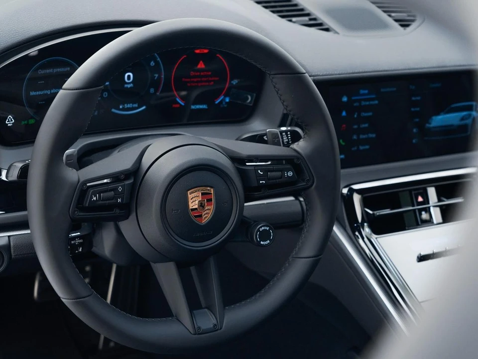2026 Porsche Panamera - Image 19 of 29