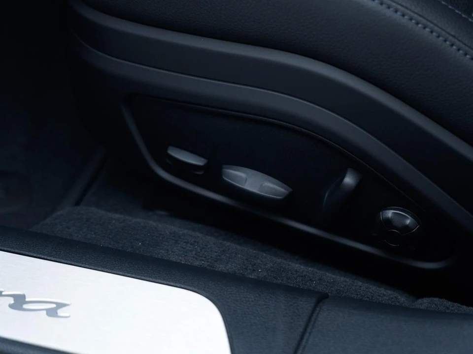2026 Porsche Panamera - Image 15 of 29