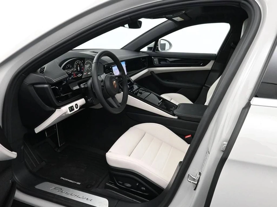 2026 Porsche 976 Panamera - Image 4 of 4