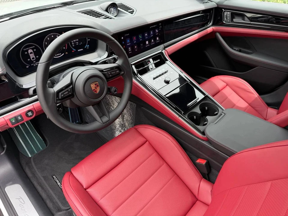 2026 Porsche 976 Panamera - Image 4 of 5
