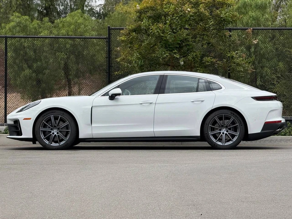 2026 Porsche 976 Panamera - Image 2 of 5