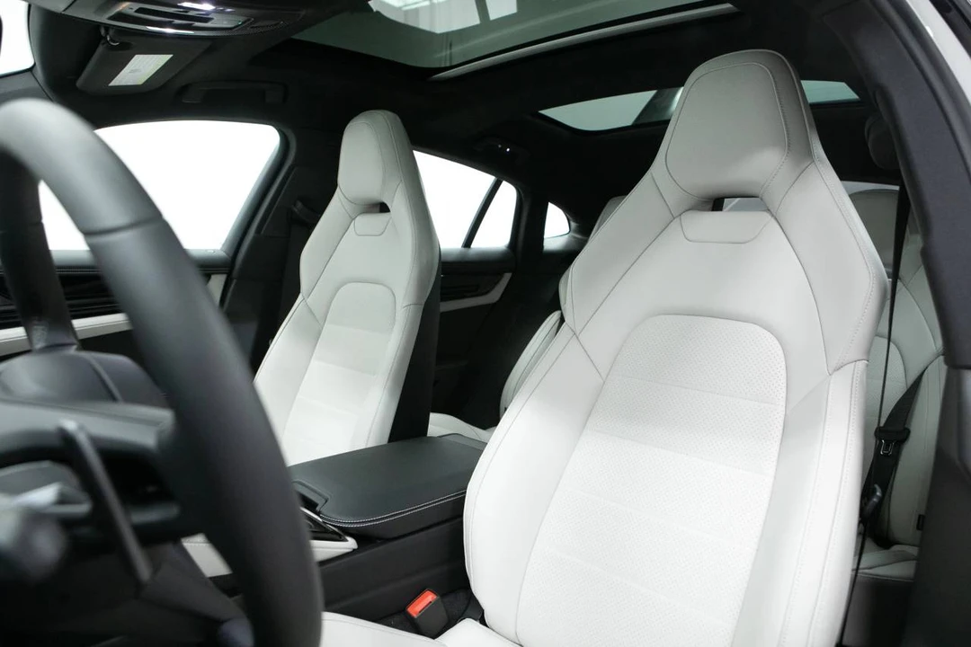 2026 Porsche 976 Panamera - Image 5 of 5