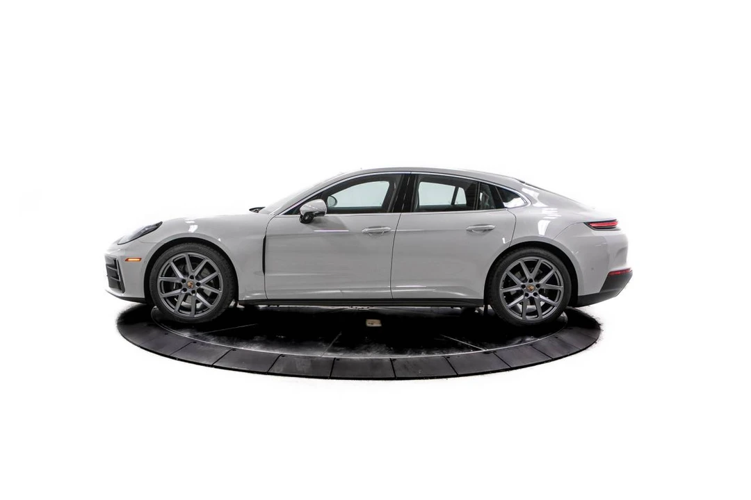 2026 Porsche 976 Panamera - Image 2 of 5