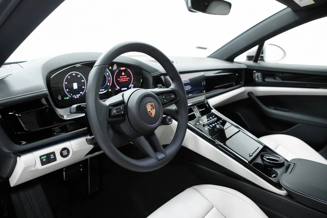 2026 Porsche 976 Panamera - Image 4 of 5