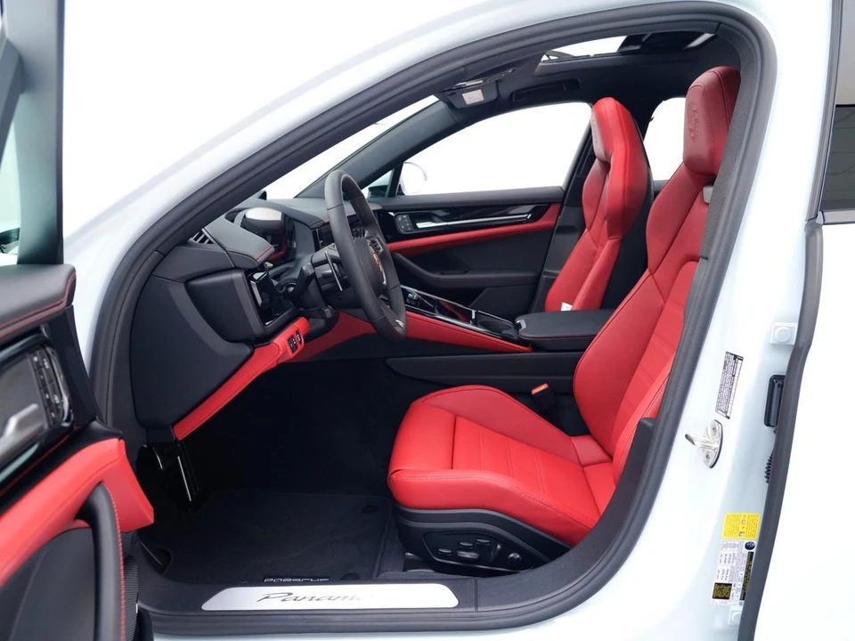 2026 Porsche Panamera - Image 17 of 29
