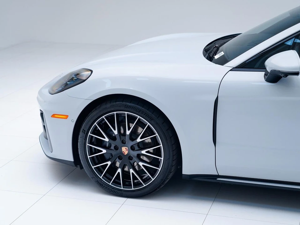 2026 Porsche Panamera - Image 11 of 29