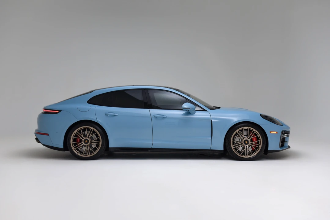 2026 Porsche 976 Panamera - Image 2 of 21