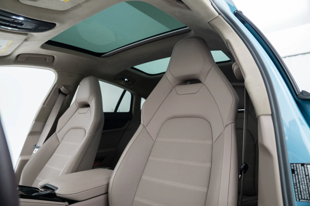 2026 Porsche 976 Panamera - Image 14 of 21