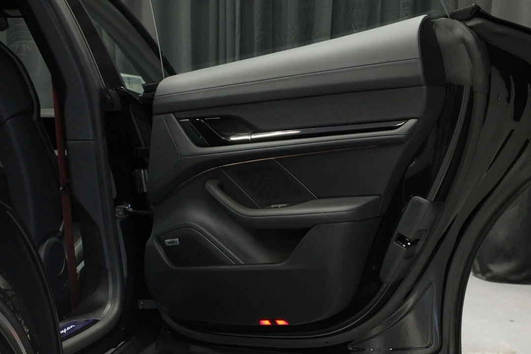 2026 Porsche Taycan 4 - Image 15 of 31