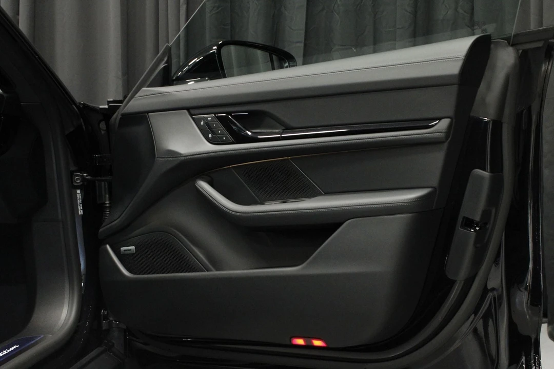 2026 Porsche Taycan 4 - Image 16 of 31